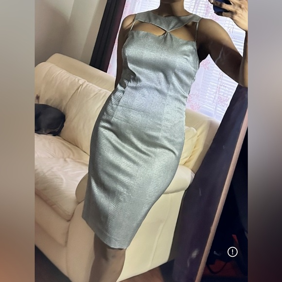 Dress - Picture 9 of 10